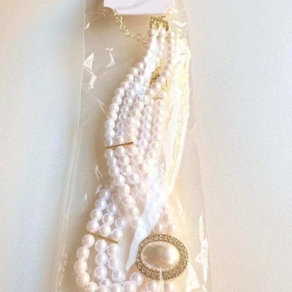 Vintage-Style Faux Pearl Choker Necklace with Oval Pendant Elegant Statement new